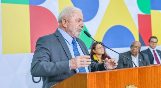 Lula foi diagnosticado com pneumonia