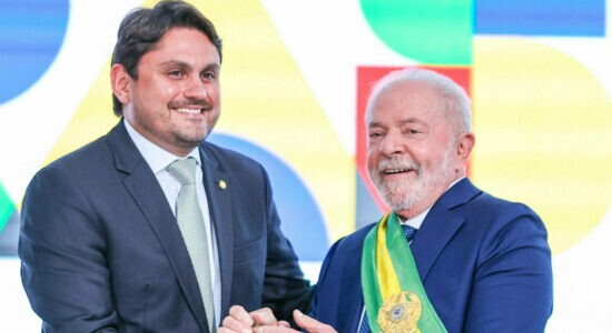 Ministro Juscelino Filho ao lado de Lula