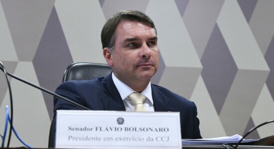 Senador Flávio Bolsonaro negou má-fé no caso das joias