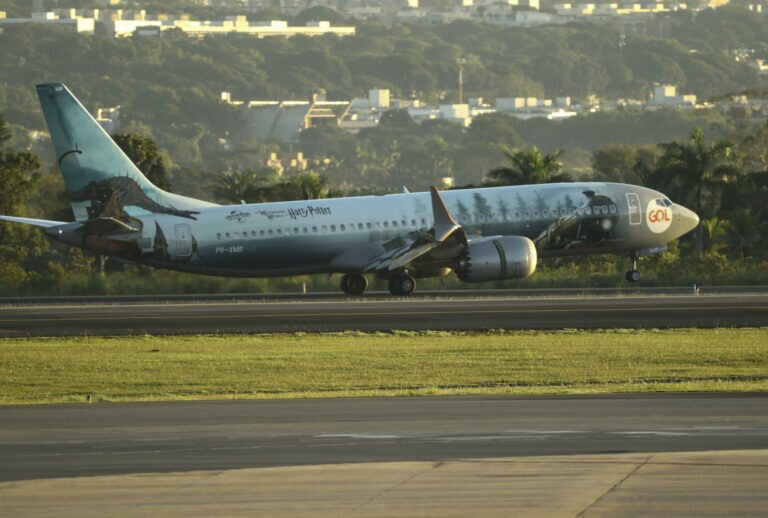 Avião aterrissa em Brasília
