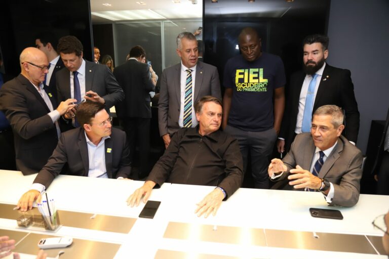 Bolsonaro em reunião na sede do PL