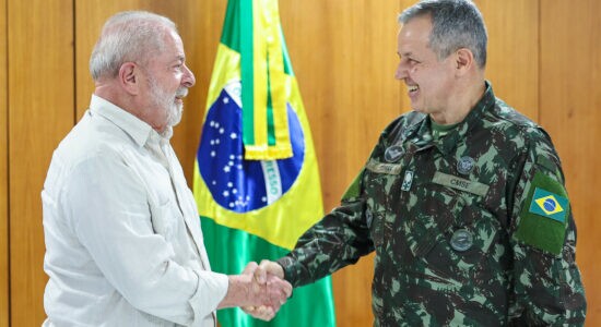 Lula e o general Tomás Miguel Ribeiro Paiva