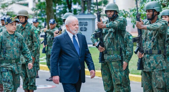 Lula e militares