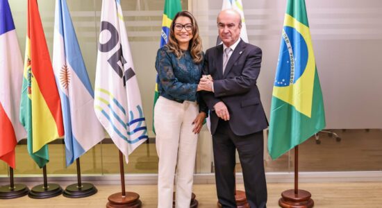 Primeira-dama Janja da Silva e secretário-geral da OEI, Mariano Jabonero
