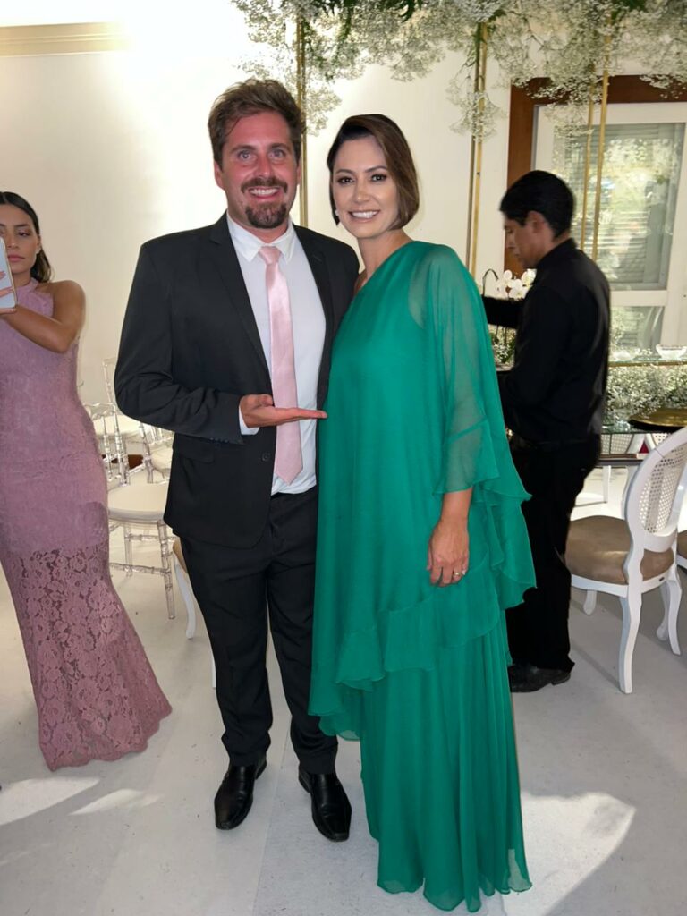 Casamento de Nikolas Ferreira com Lívia Bergamin
