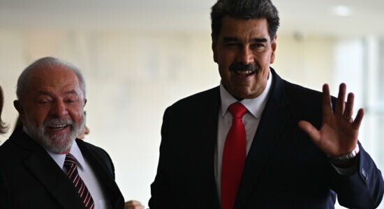 Lula recebe Maduro com honras no Brasil