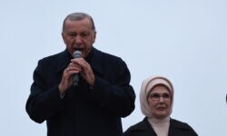 Erdogan discursa para apoiadores em Istambul