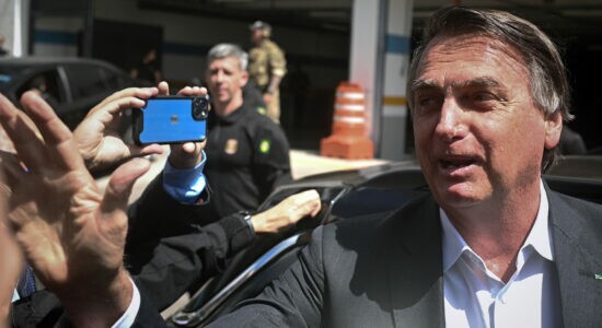 Bolsonaro declara ante la Policía y niega responsabilidad en golpe de enero