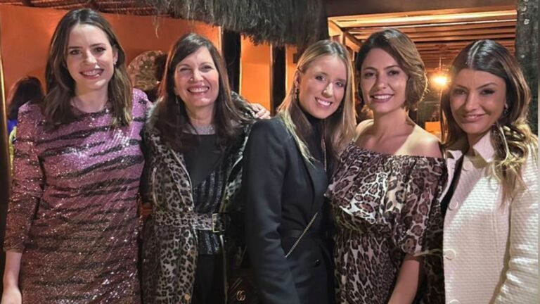 Zoe, Bia Kicis, Lívia (esposa de Nikolas) e Michelle Bolsonaro
