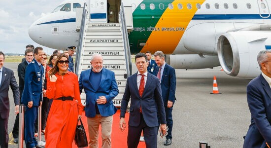 Lula durante chegada à Bélgica