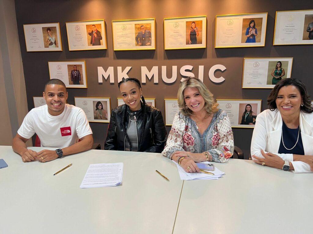Bea Rodrigues assina contrato com a MK Music 