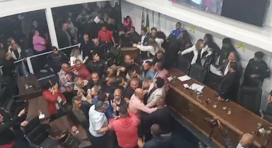 Audiência na Câmara de Taboão da Serra acaba em pancadaria