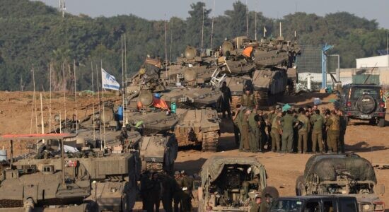 Militares israelenses na fronteira com a Faixa de Gaza